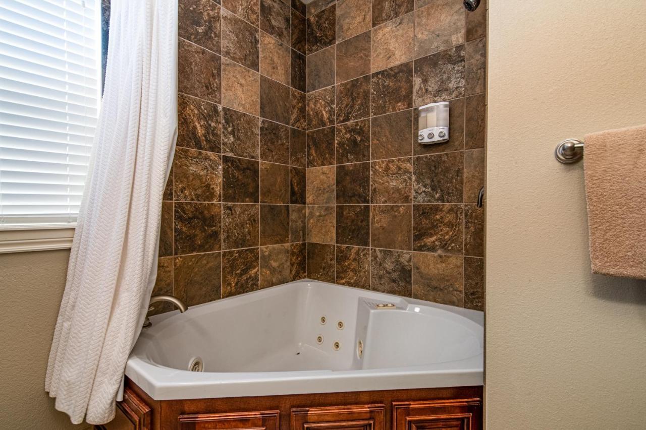 Two Bedroom Villa In The Heart Of Branson! Экстерьер фото